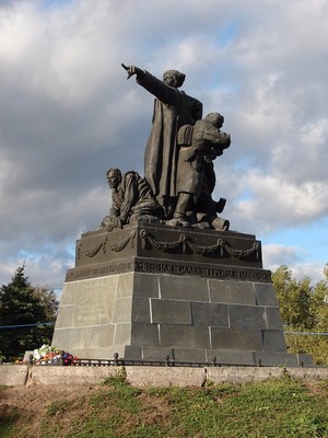 Памятник генералу М.Г. Ефремову