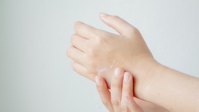 Как выбрать увлажняющий крем для сухой кожи рук