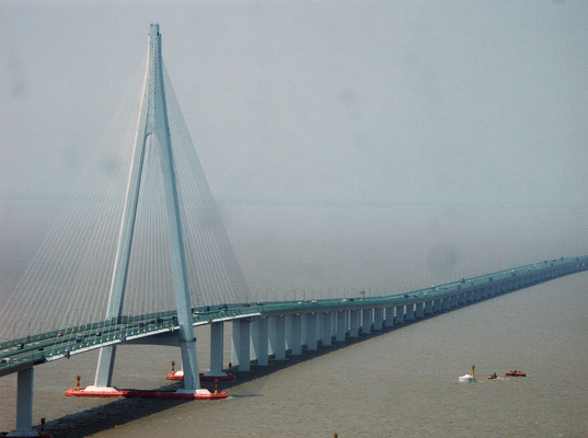 10 место: Мост через залив Ханчжоувань, 35,7 км
