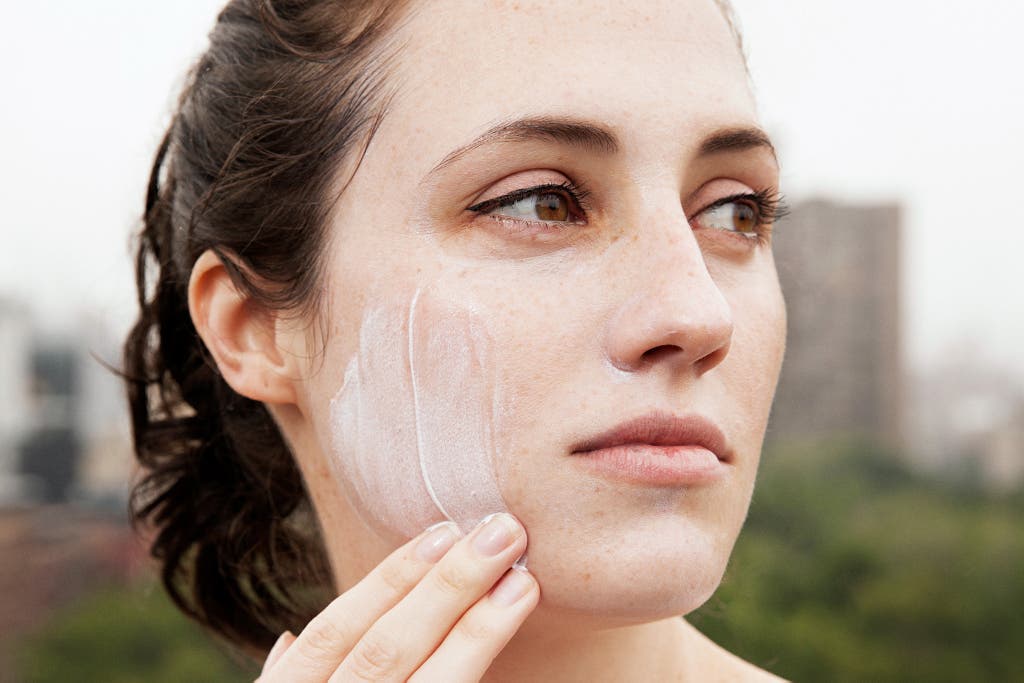 Солнцезащитный крем для проблемной кожи лица: обзор 3 кремов для жирной проблемной кожи