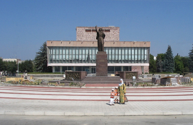 Памятник «Навеки с Россией»