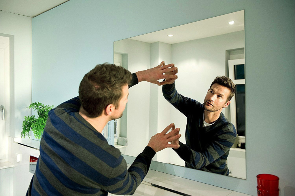 Как повешать зеркало в ванной