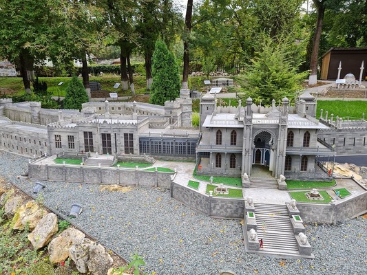 Парк «Крым в миниатюре на ладони» в Бахчисарае
