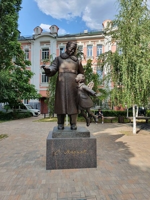 Памятник Маршаку