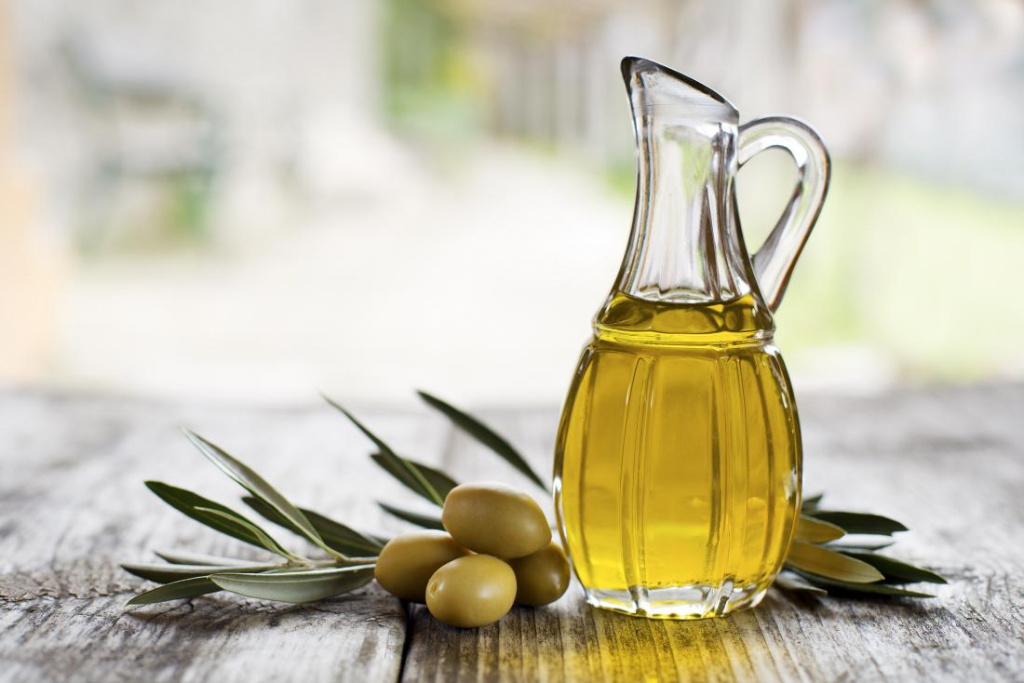 Масло оливы в косметике: полезные свойства для кожи лица