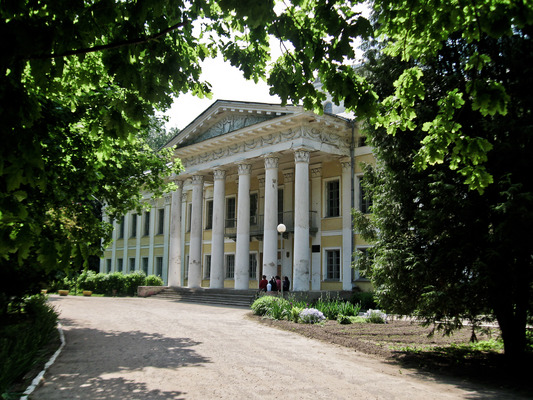 Дворцово-парковый комплекс