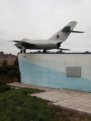 Самолет-памятник советским лётчикам МИГ-17ПФ