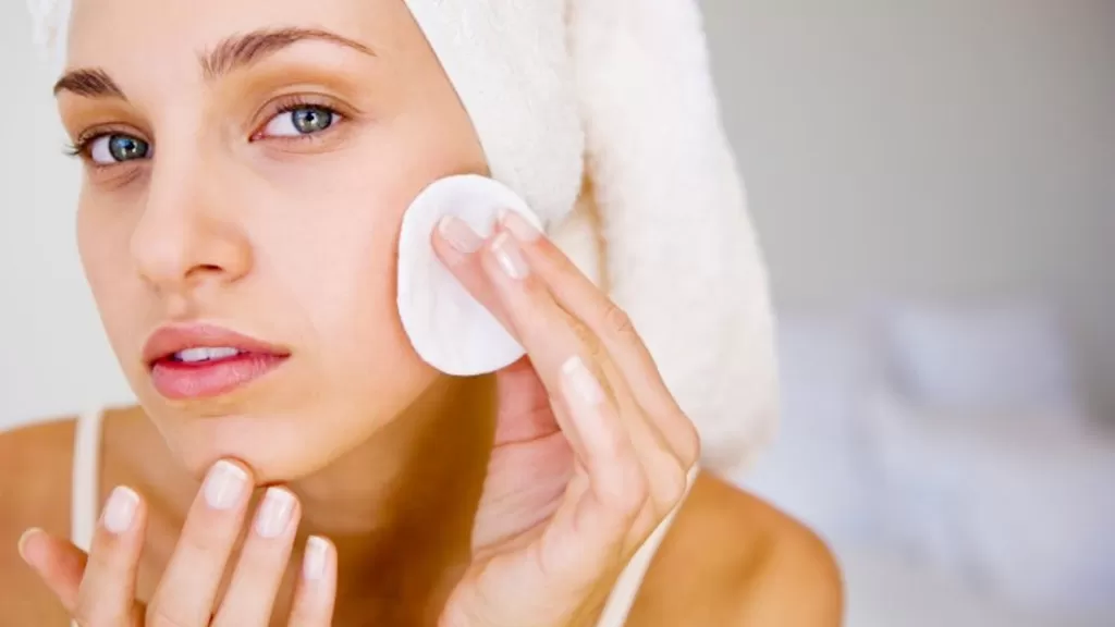 Насколько важно очистить кожу лица перед выполнением мэйкапа