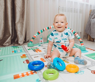 11 лучших развивающих ковриков для новорожденных